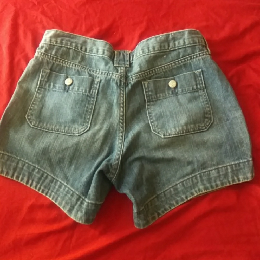 Old navy Jean shorts size 10 with pockets and slit - Picture 2 of 7